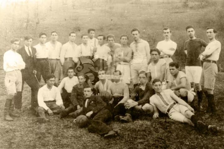 Архивът в Габрово показа най-старата си футболна снимка – от 1921 година