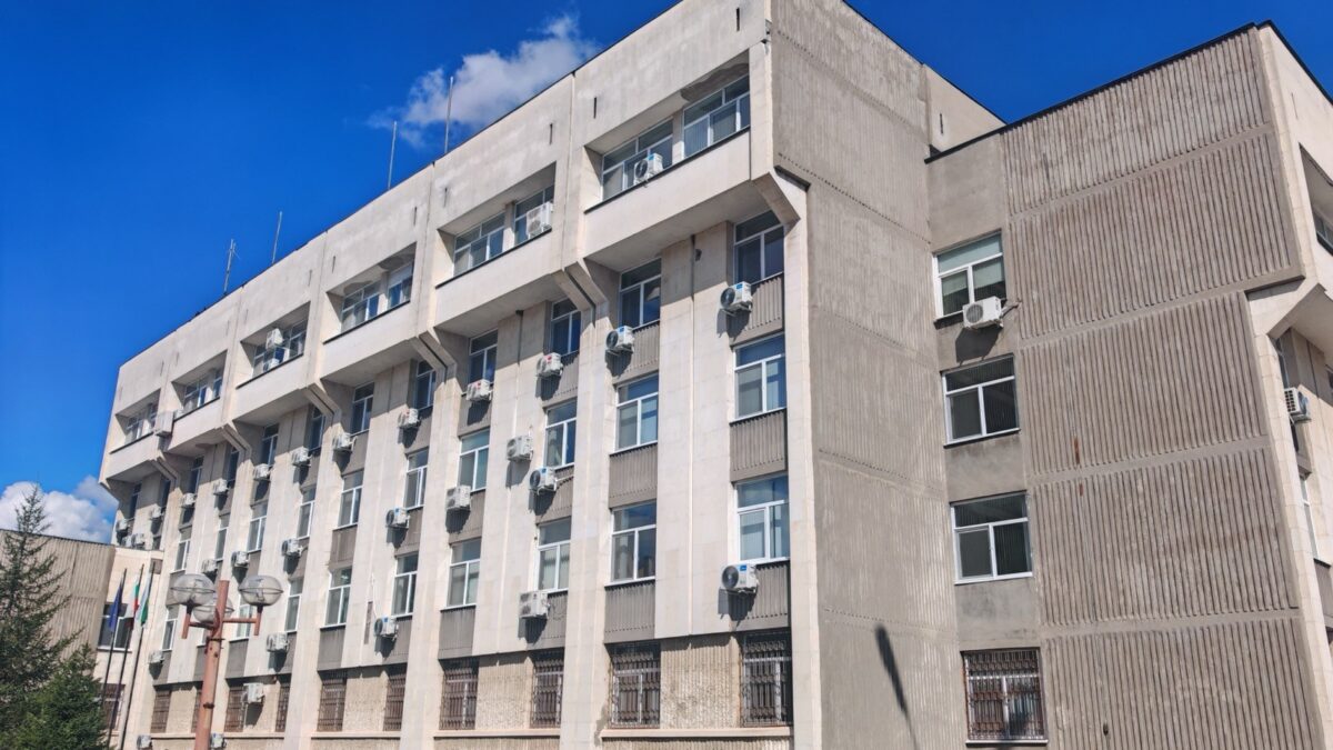 Кражба на 80 литра нафта от автобус в Севлиево, извършителят е установен