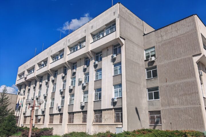 Кражба на 80 литра нафта от автобус в Севлиево, извършителят е установен